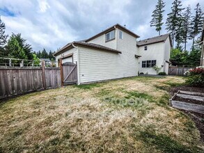 24213 NE 110th St in Redmond, WA - Building Photo - Building Photo