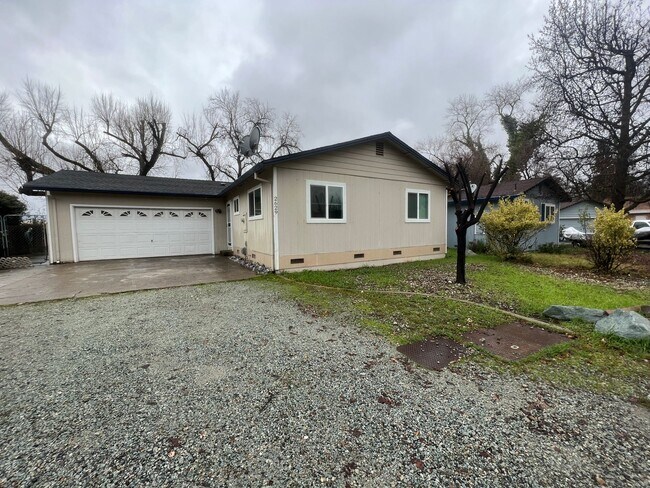 2629 Wyndham Ln in Redding, CA - Building Photo - Building Photo