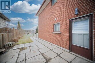 1520 Brentano Blvd in Mississauga, ON - Building Photo - Building Photo