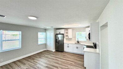2336 Roosevelt St in Hollywood, FL - Building Photo - Building Photo
