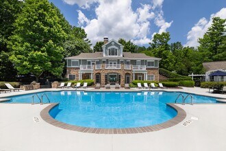 Hawthorne at Lake Heather in Birmingham, AL - Building Photo - Building Photo