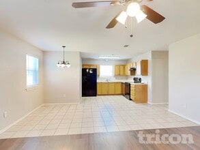 214 Dean Ct in Granbury, TX - Building Photo - Building Photo