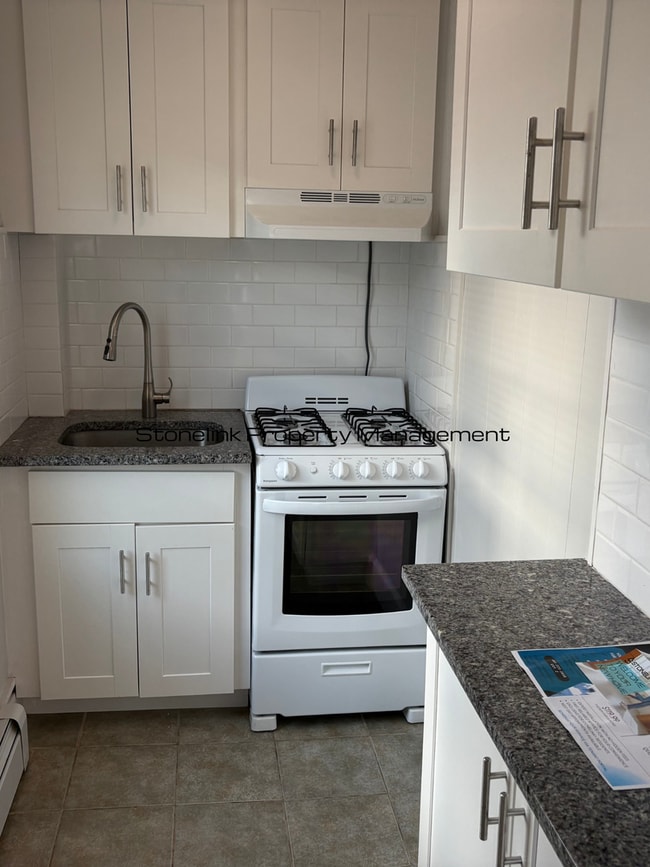 37 Congregational St in Bristol, RI - Building Photo - Building Photo