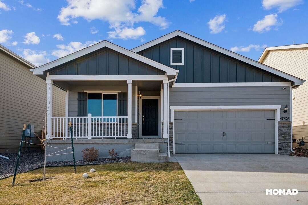 47326 Iris Ave in Bennett, CO - Building Photo