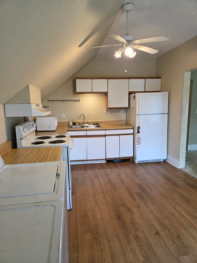 31 Saragossa St, Unit b