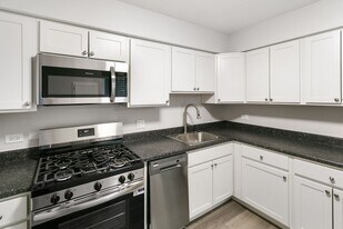 705 S Milwaukee Ave in Libertyville, IL - Building Photo