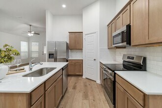 402 Nespral Dr in San Antonio, TX - Building Photo - Building Photo