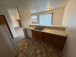 1830 Congress Cir in Anchorage, AK - Building Photo - Building Photo