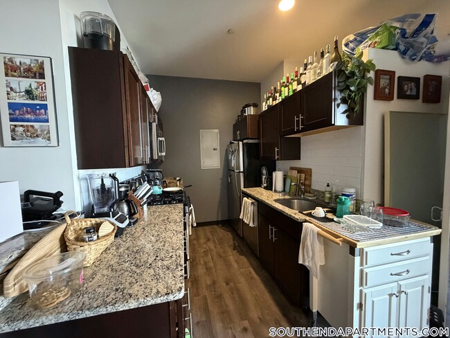 160 E Berkeley St, Unit 307 in Boston, MA - Foto de edificio - Building Photo