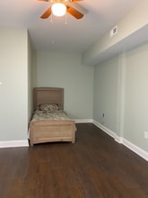 2044 Great Falls St in Falls Church, VA - Foto de edificio - Building Photo