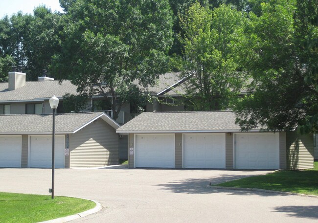 Burning Tree West in Eden Prairie, MN - Building Photo - Building Photo