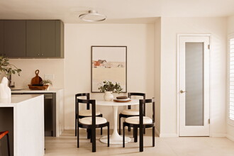 970 Palm Ave, Unit 2107 in West Hollywood, CA - Building Photo - Building Photo
