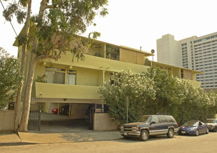 6871 Franklin Ave - Hollywood Cozmo in Los Angeles, CA - Foto de edificio - Building Photo