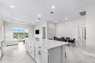12325 Frontline Ln in Palm Beach Gardens, FL - Foto de edificio - Building Photo