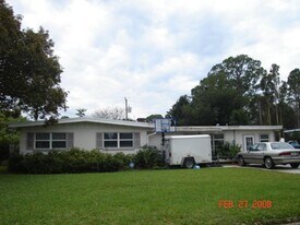 895 Delano Rd in Titusville, FL - Building Photo