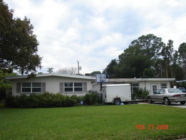 895 Delano Rd in Titusville, FL - Building Photo