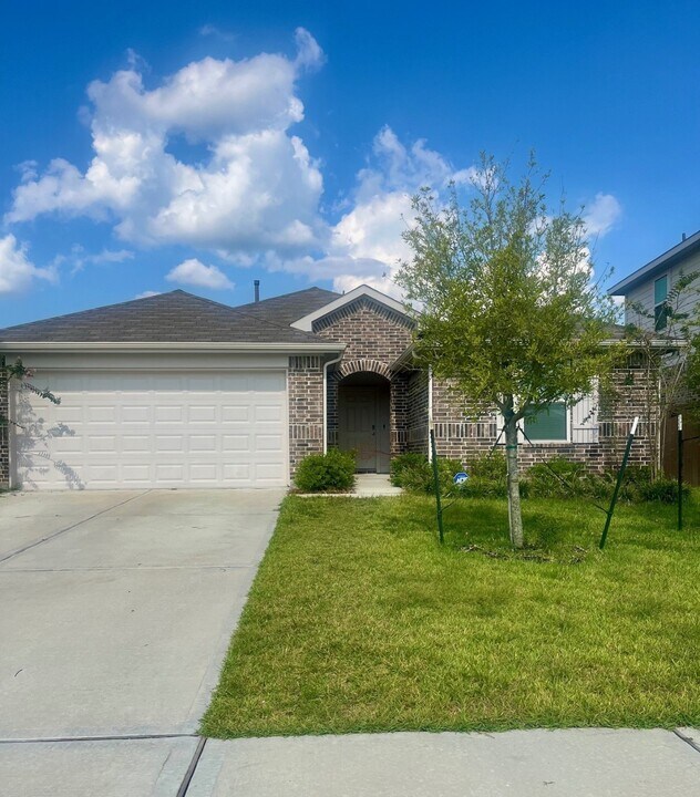 15143 Pr Ml Dr in New Caney, TX - Building Photo