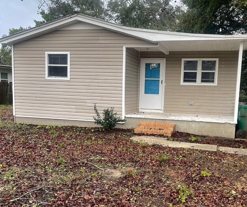 419 Little John Rd in Mary Esther, FL - Building Photo