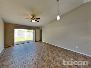 1757 Lakeview Village Dr in Brandon, FL - Building Photo - Building Photo