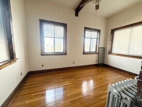 145 Hillside St, Unit 2 in Boston, MA - Foto de edificio - Building Photo