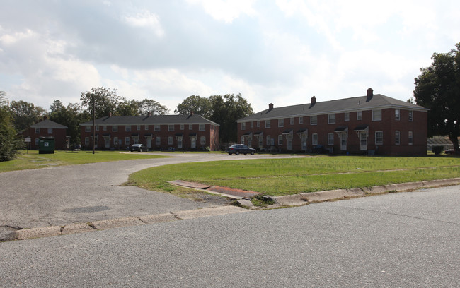 Park Court Apartments in Goldsboro, NC - Building Photo - Building Photo