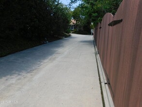 27437 Freetown Ln in Agoura Hills, CA - Building Photo - Building Photo