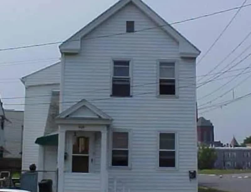 408 24th St in Watervliet, NY - Building Photo