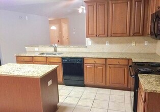 806 Magnolia Bend in San Antonio, TX - Foto de edificio - Building Photo