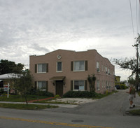 2034 Washington St in Hollywood, FL - Foto de edificio - Building Photo