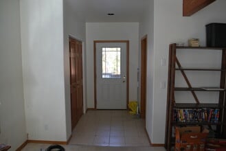 622 Nickey Way, Unit Upper in Ketchikan, AK - Building Photo - Building Photo