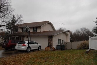 4 Oak Park Dr in St. Peters, MO - Building Photo - Building Photo