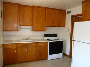 8323 W North Ave, Unit 4 in Wauwatosa, WI - Building Photo - Building Photo