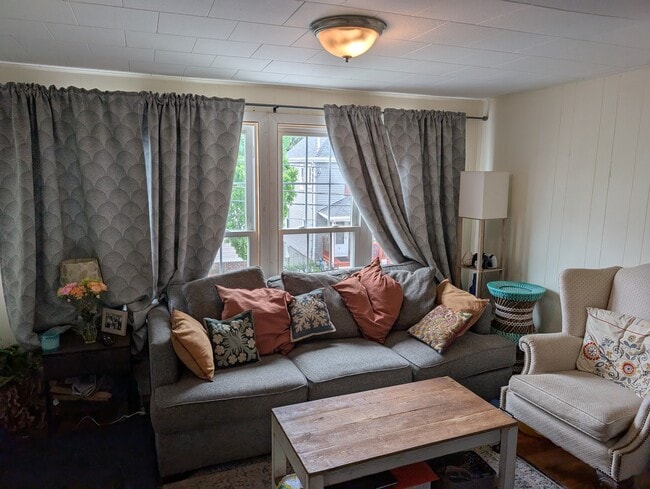 9 Derne St, Unit 1 in Everett, MA - Building Photo - Building Photo