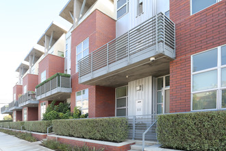 The Broadway Lofts in Santa Monica, CA - Building Photo - Building Photo