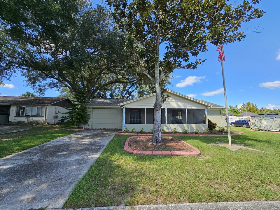 602 Highview Cir N in Brandon, FL - Foto de edificio