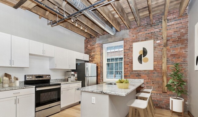 58 13th St in Boston, MA - Foto de edificio - Building Photo