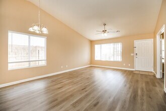 11346 E Dartmouth St in Mesa, AZ - Foto de edificio - Building Photo