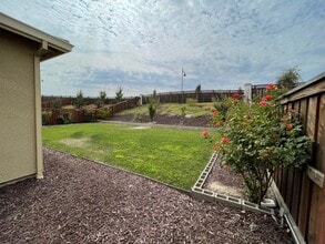 18194 Amador Dr in Lathrop, CA - Building Photo - Building Photo
