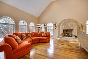 777 Shoe Factory Rd in Hoffman Estates, IL - Building Photo