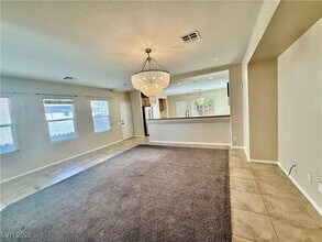 10499 Howling Coyote Ave in Las Vegas, NV - Foto de edificio - Building Photo