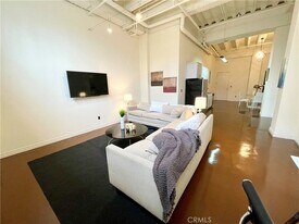 312 W 5th St, Unit 701 in Los Angeles, CA - Building Photo