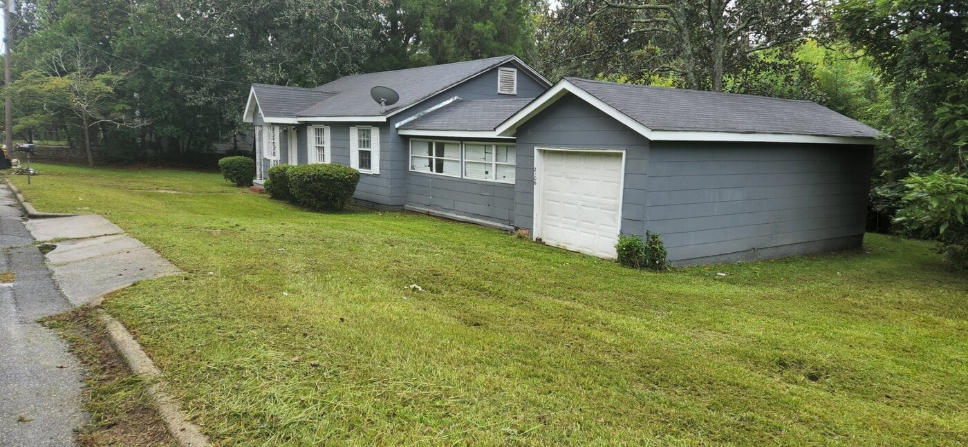 2106 Melton Ave in Macon, GA - Building Photo