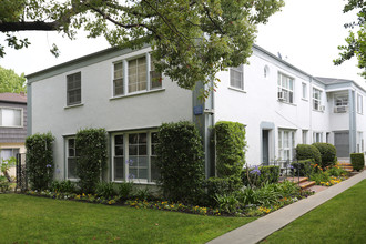 Maple Dr Apartments in Beverly Hills, CA - Building Photo - Building Photo