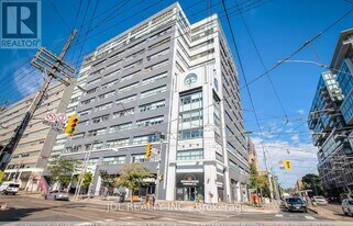 700 King St W in Toronto, ON - Building Photo