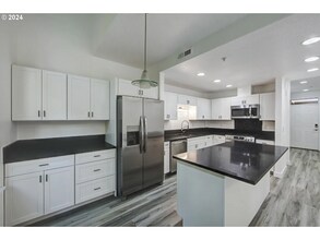 6267 NE Carillion Dr in Hillsboro, OR - Building Photo - Building Photo