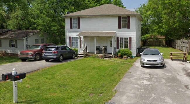 211 Nowlin Dr in Columbia, TN - Building Photo - Building Photo