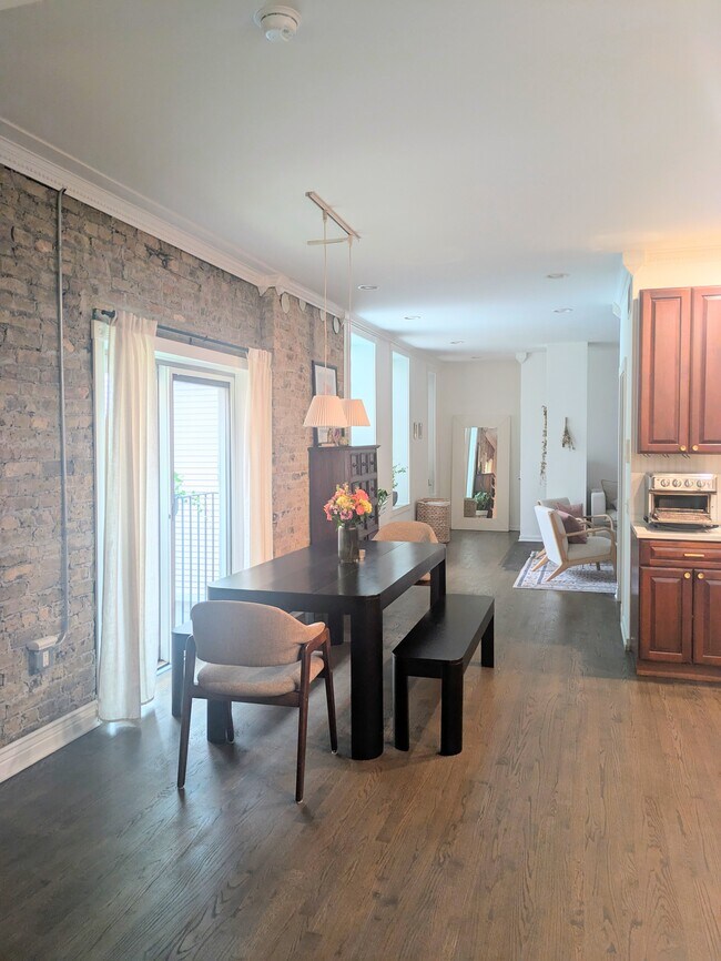 1519 W Thomas St, Unit 1B in Chicago, IL - Building Photo - Building Photo