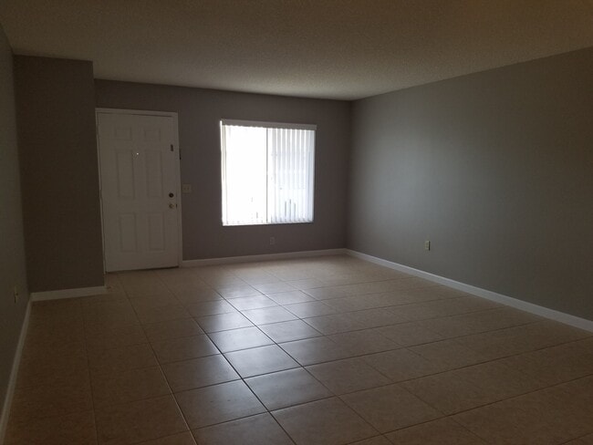 242 Winter Ridge Blvd in Winter Haven, FL - Building Photo - Building Photo