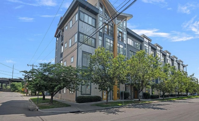 property at 532 W 10th St