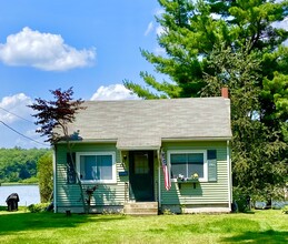 83 Burncoat Ln in Leicester, MA - Foto de edificio - Building Photo